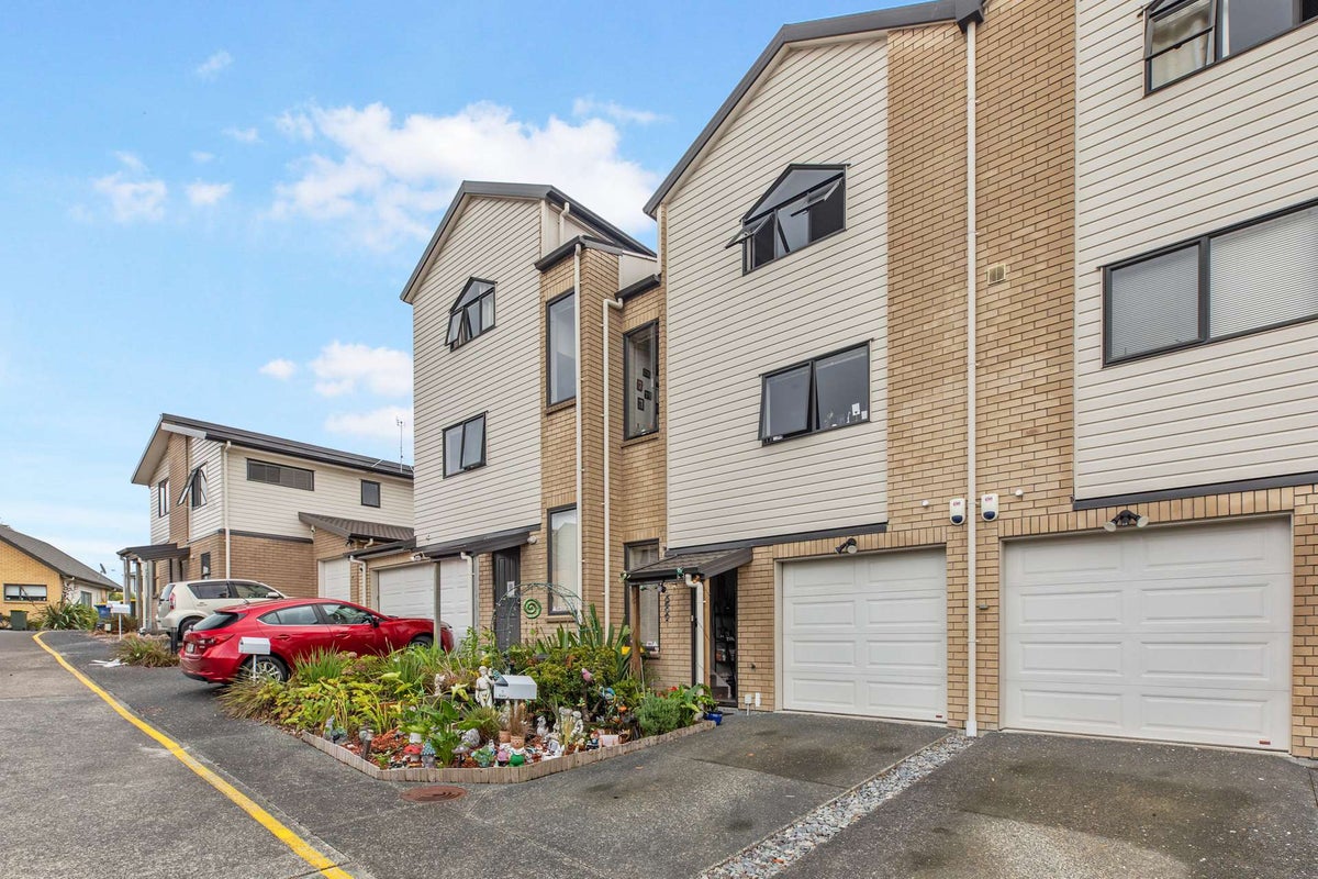 11/172 Mcleod Road, Te Atatu South, Auckland - Carousel 1