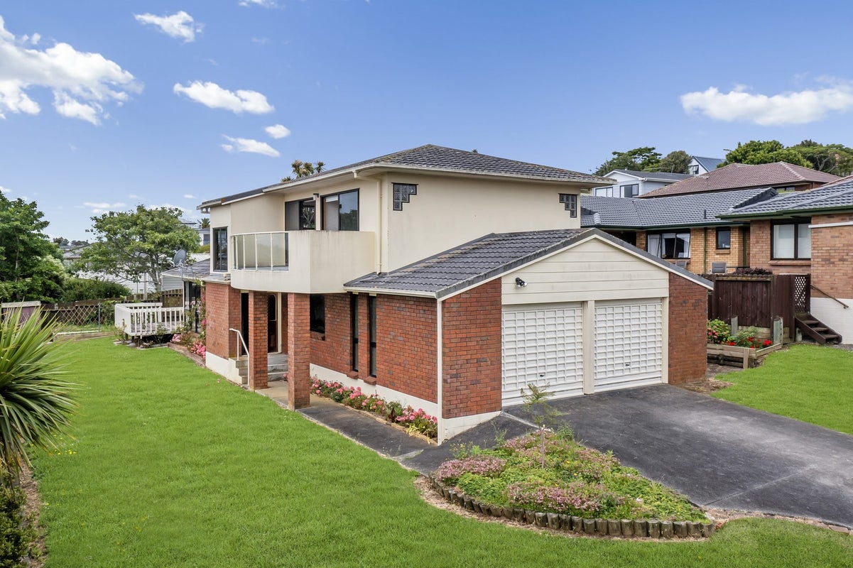 75 Dalwhinnie Parade, Highland Park, Auckland - Carousel 2