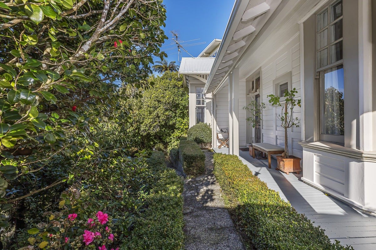 23 Moana Road, Kelburn, Wellington - Carousel 2