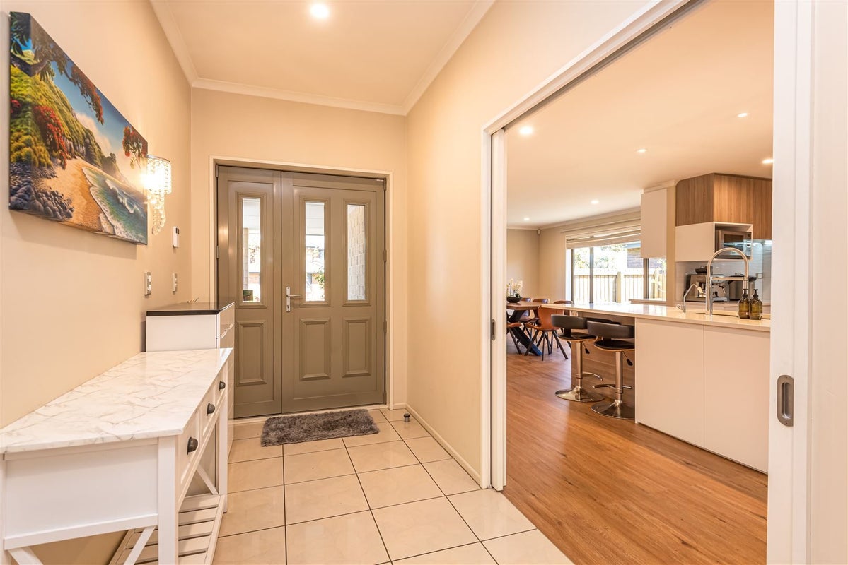 18 Eaglesome Avenue, Aidanfield, Christchurch - Carousel 2