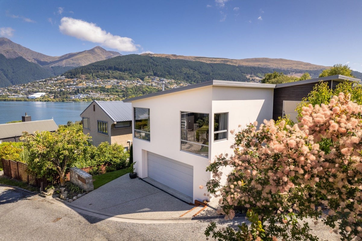 538 Peninsula Road, Kelvin Heights, Queenstown - Carousel 50