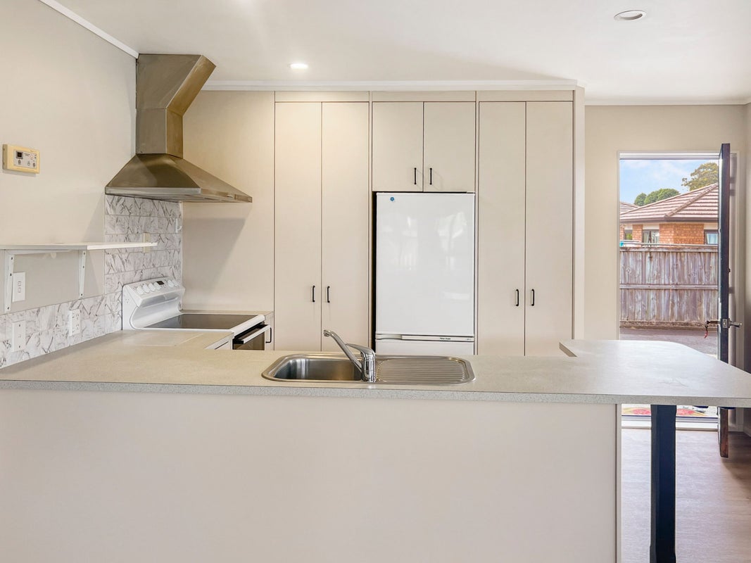 11 MacDonald Road, Glenview, Hamilton - Carousel 2