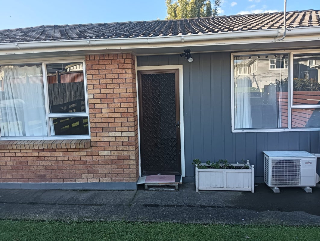 2/27 Miro Street, New Lynn, Auckland - Carousel 1