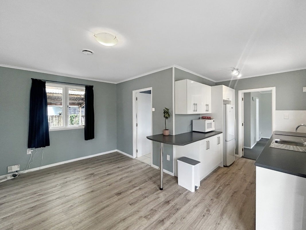 17A Norwich Place, Awapuni, Palmerston North - Carousel 1