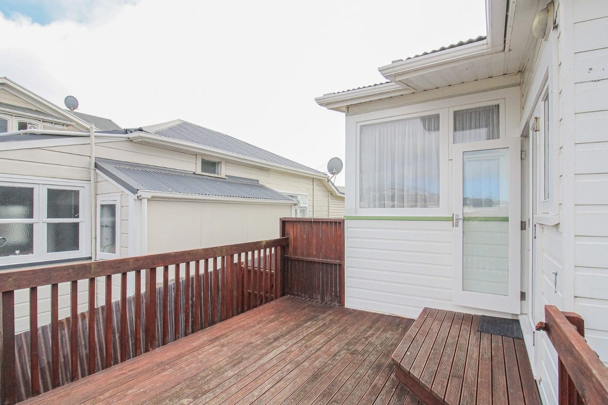 14 Levy Street, Mount Victoria, Wellington - Carousel 20