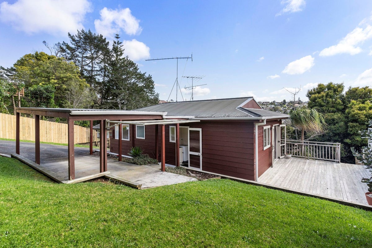 2/375 Wairau Road, Totara Vale, Auckland - Carousel 1