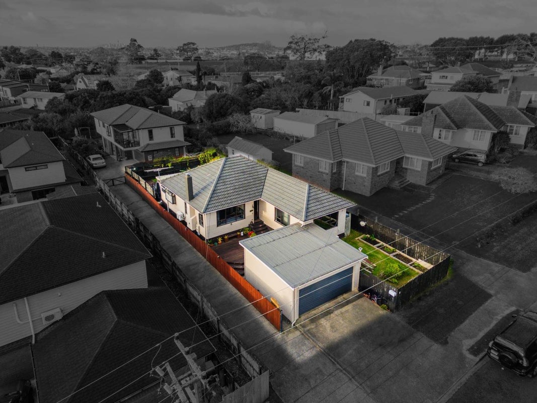 7 Netherlands Avenue, Kelston, Auckland - Carousel 2