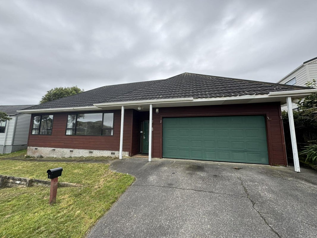 7 Ronald Woolf Place, Churton Park, Wellington - Carousel 1
