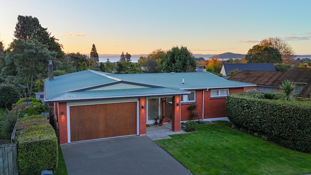 2 Highfield Place, Lynmore, Rotorua - Carousel 1