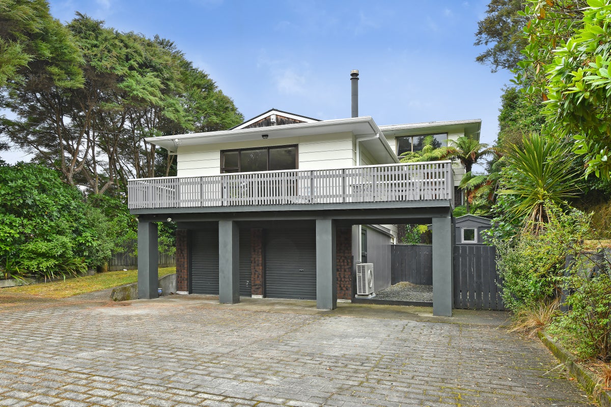 11 Avian Crescent, Blue Mountains, Upper Hutt - Carousel 1