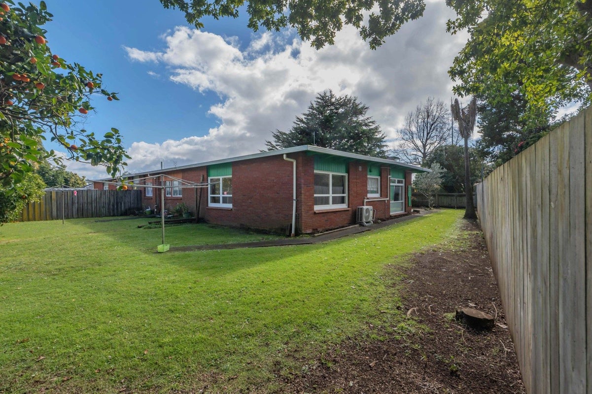1/66 Beach Road, Castor Bay, Auckland - Carousel 1