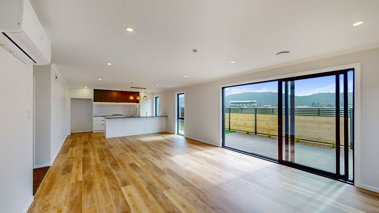 40 Silver Knight Street, Wallaceville, Upper Hutt - Carousel 1