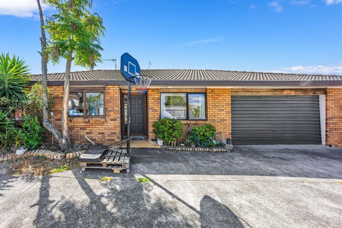 2/152 Whitford Road, Somerville, Manukau - Carousel 1