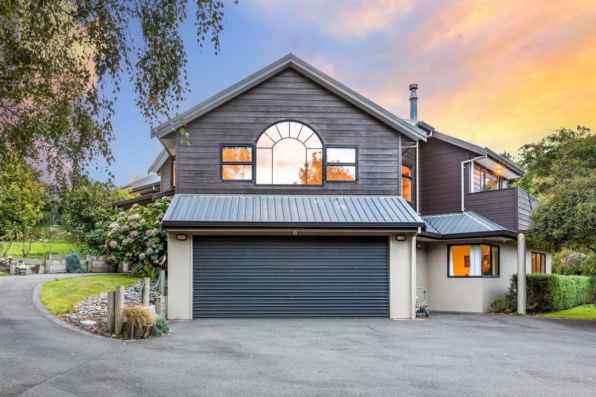 85 Joseph Banks Drive, Whitby, Porirua - Carousel 1