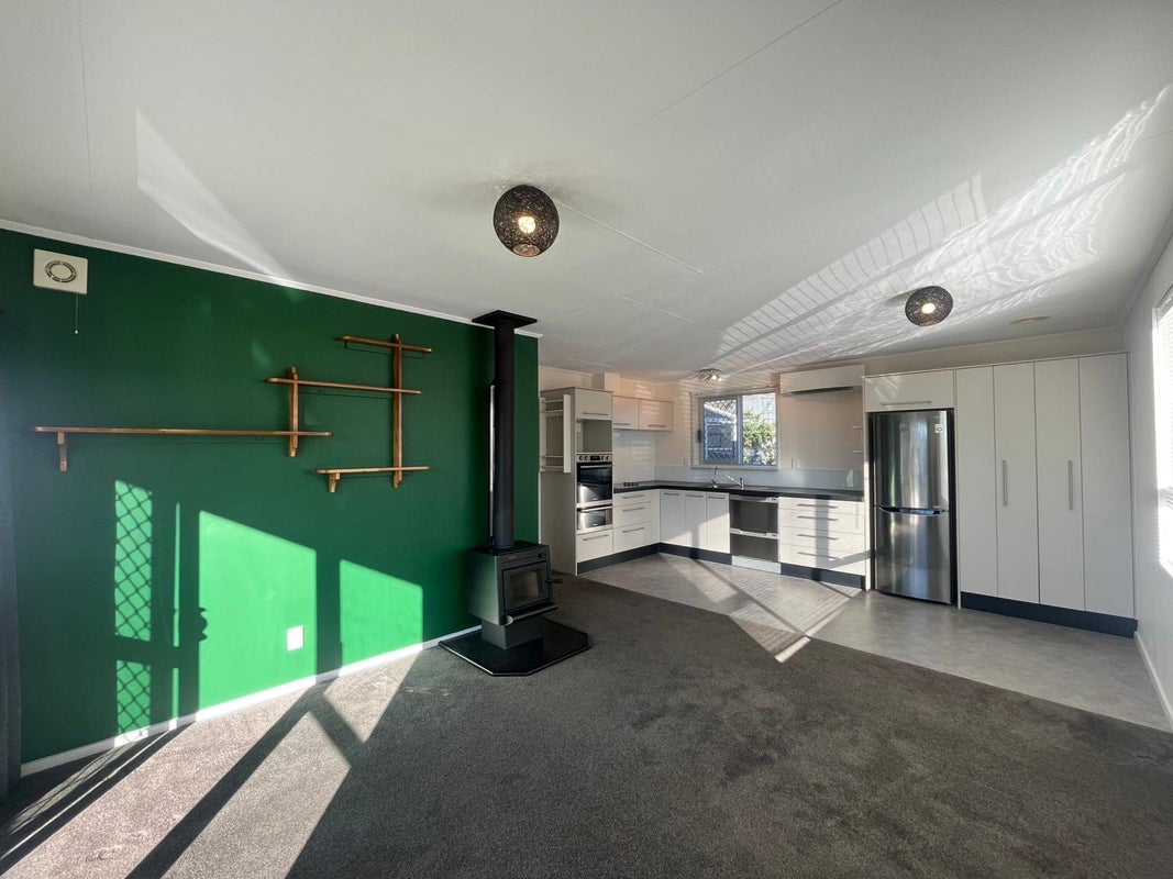 4 Tiller Close, Kelvin Grove, Palmerston North - Carousel 2