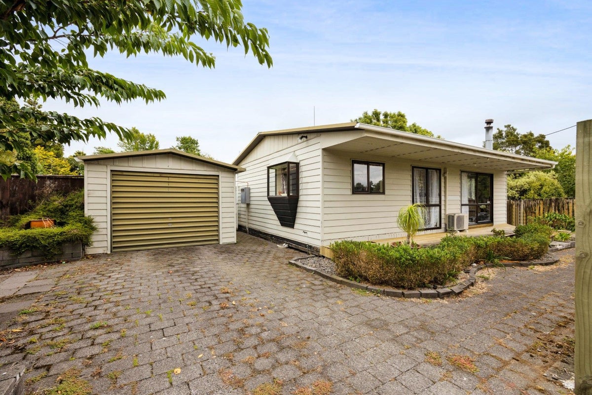 1312 Egmont Road, Egmont Village, Inglewood - Carousel 1