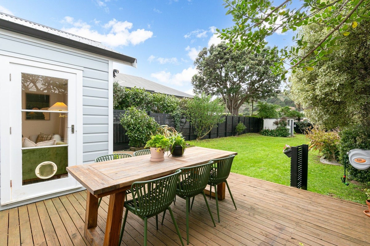 47 Eden Street, Island Bay, Wellington - Carousel 2
