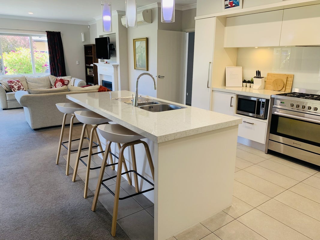 8 Orotu Drive, Poraiti, Napier - Carousel 1