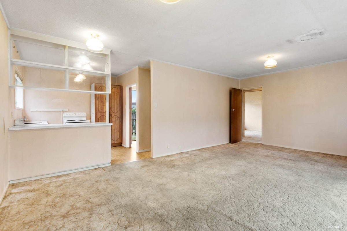 1/124 Lynwood Road, New Lynn, Auckland - Carousel 2