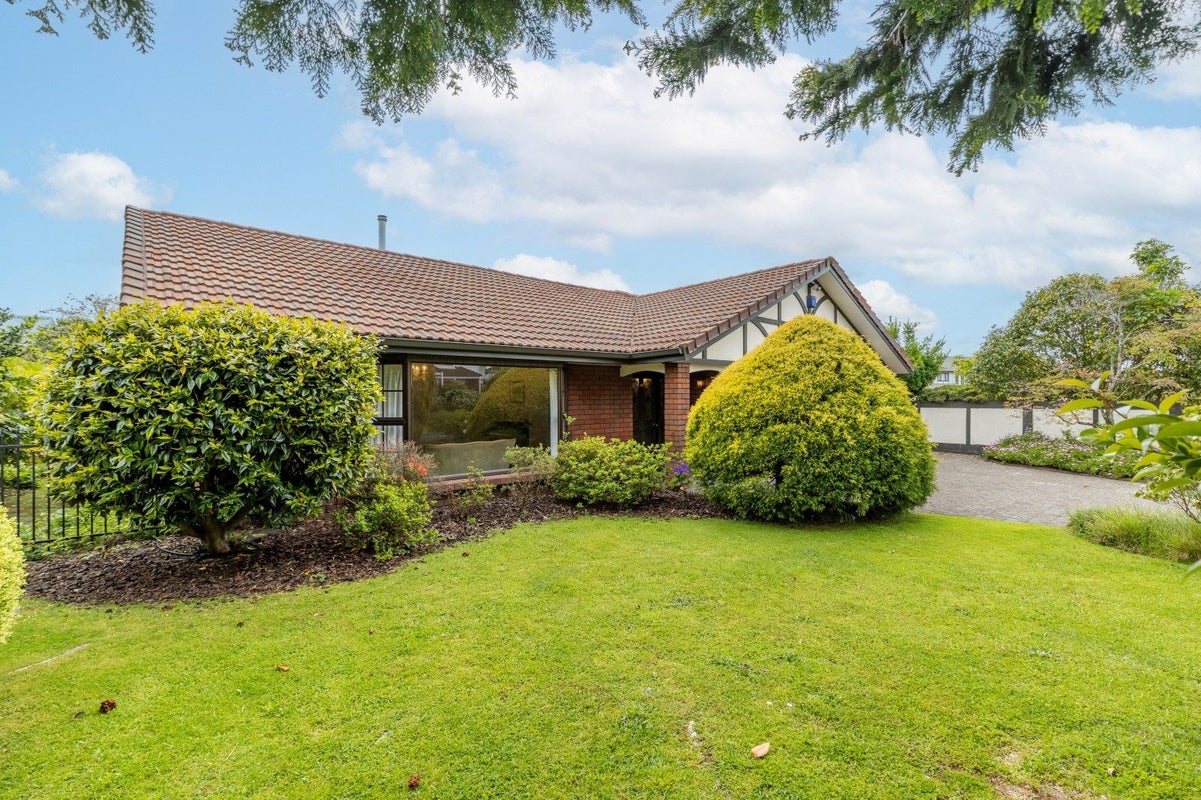 19 Ellerslie Avenue, Chartwell, Hamilton - Carousel 1