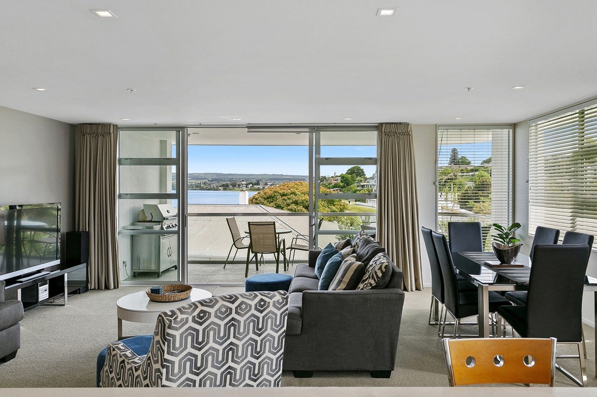 2 Lowell Place, Waipahihi, Taupo - Carousel 2