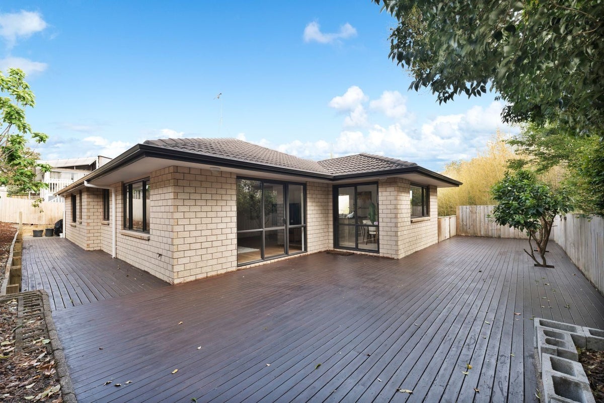 27A Chorley Avenue, Massey, Auckland - Carousel 1