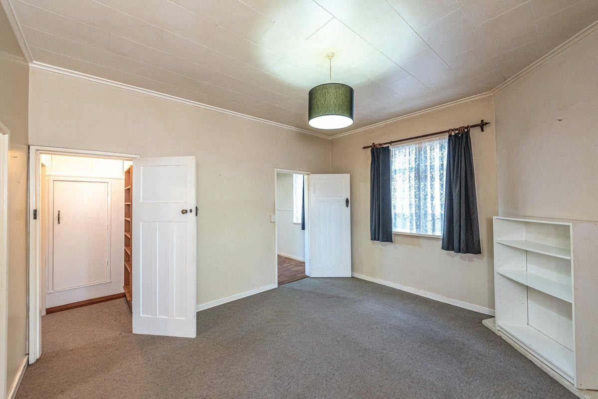 10 Cavell Place, Gonville, Whanganui - Carousel 2
