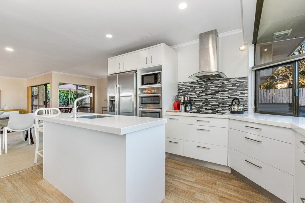 8 Melia Place, Stanmore Bay, Whangaparaoa - Carousel 2
