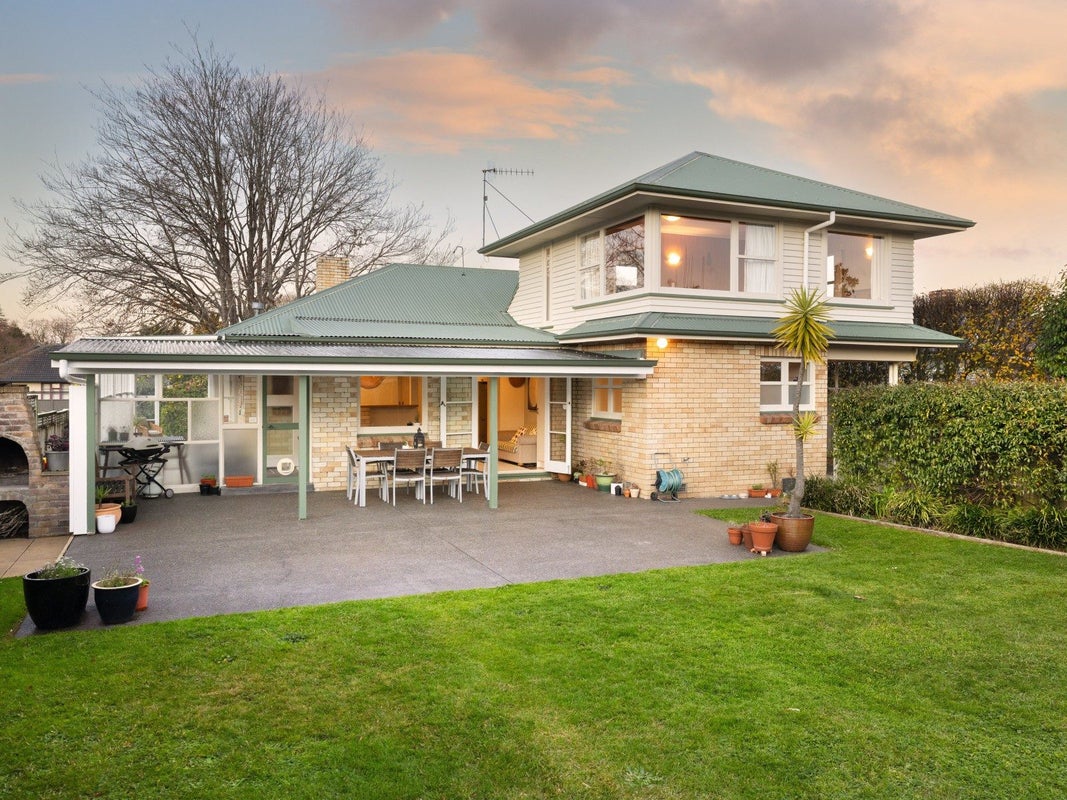 27 Casey Avenue, Fairfield, Hamilton - Carousel 2