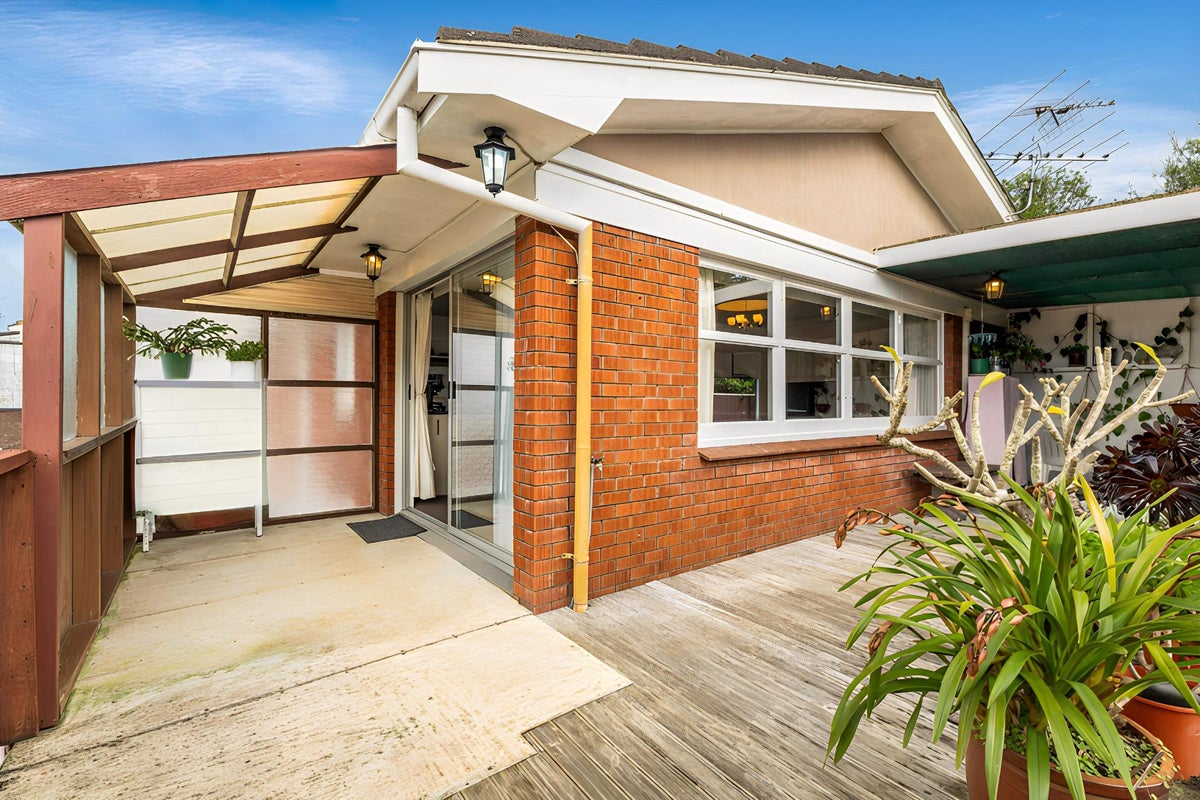 2/129A Ridge Road, Howick, Auckland - Carousel 1