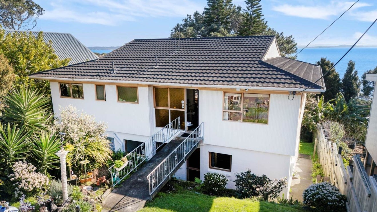 1438 Whangaparaoa Road, Army Bay, Whangaparaoa - Carousel 1