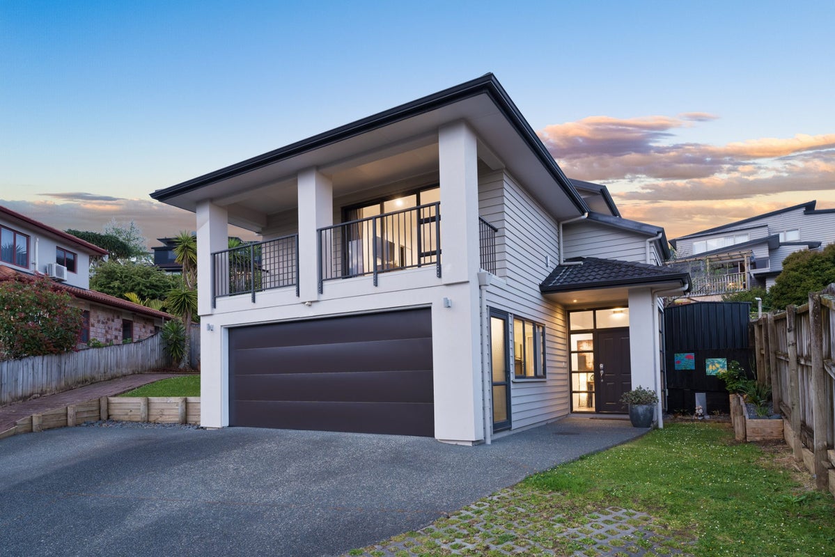 10 Finsbury Place, Henderson, Auckland - Carousel 35