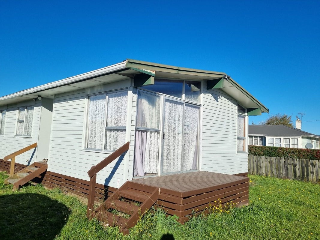 25 Puriri Crescent, Edgecumbe, Edgecumbe - Carousel 1