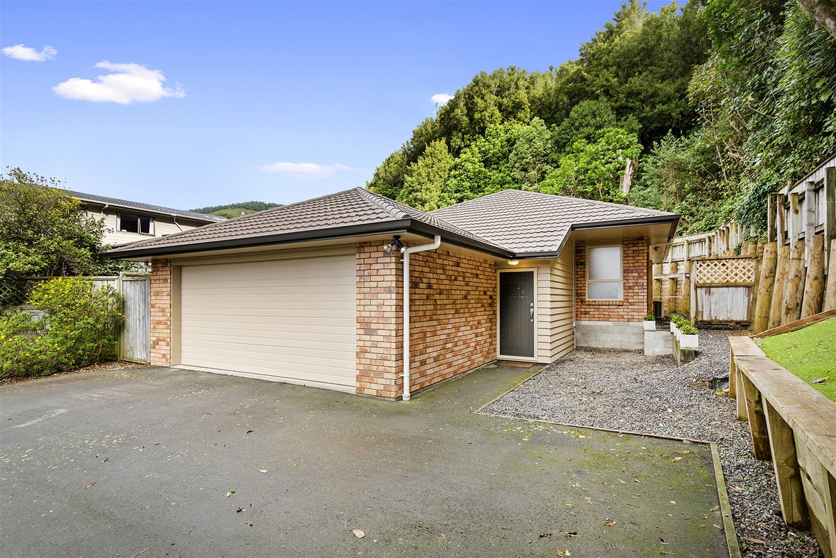 93 Oriel Avenue, Tawa, Wellington - Carousel 1