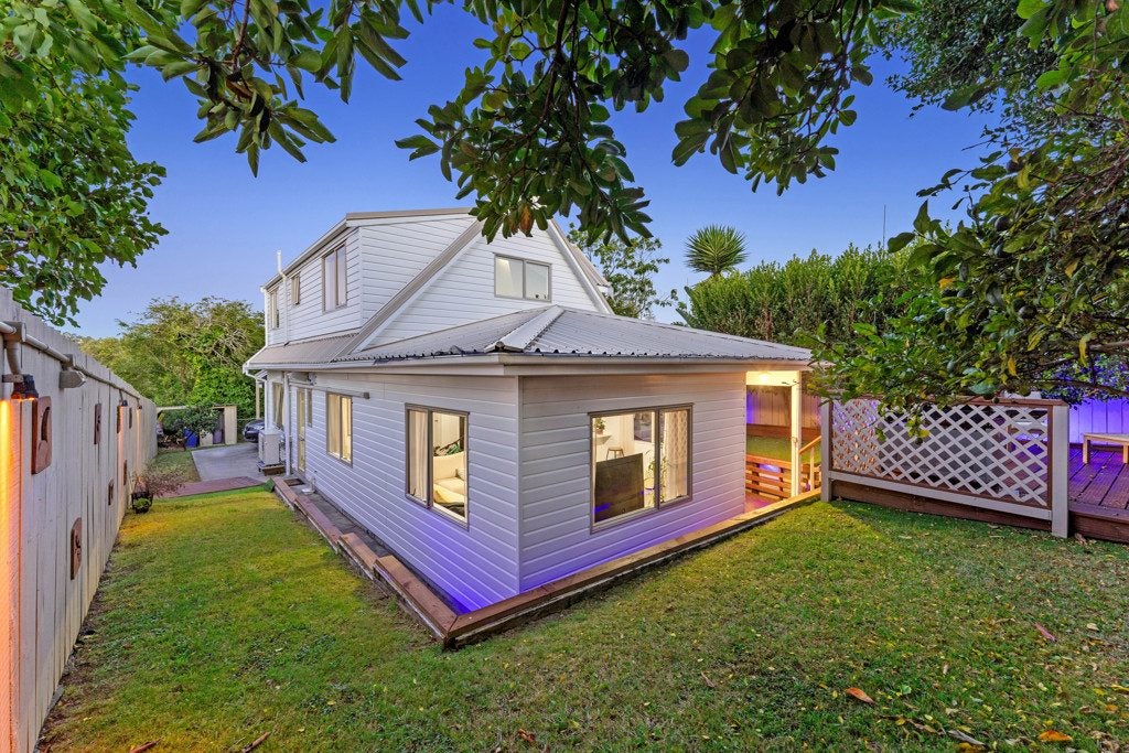 8A Aplin Place, Birkdale, Auckland - Carousel 36