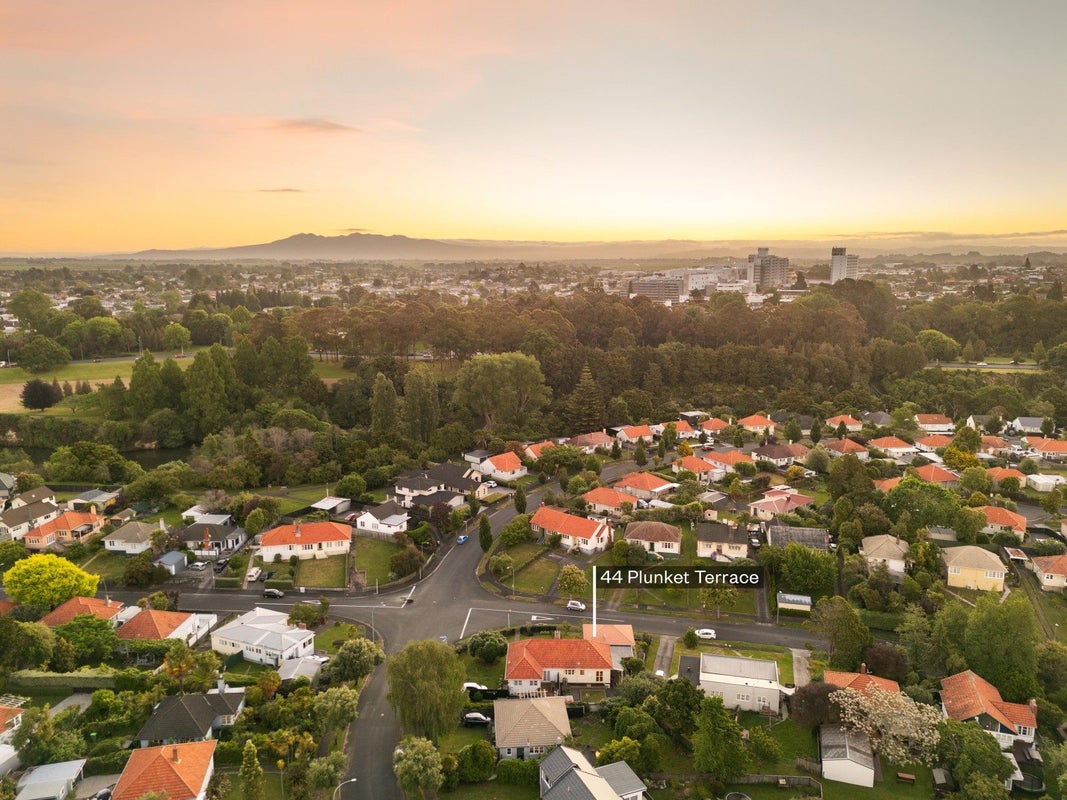 44 Plunket Terrace, Hamilton East, Hamilton - Carousel 2