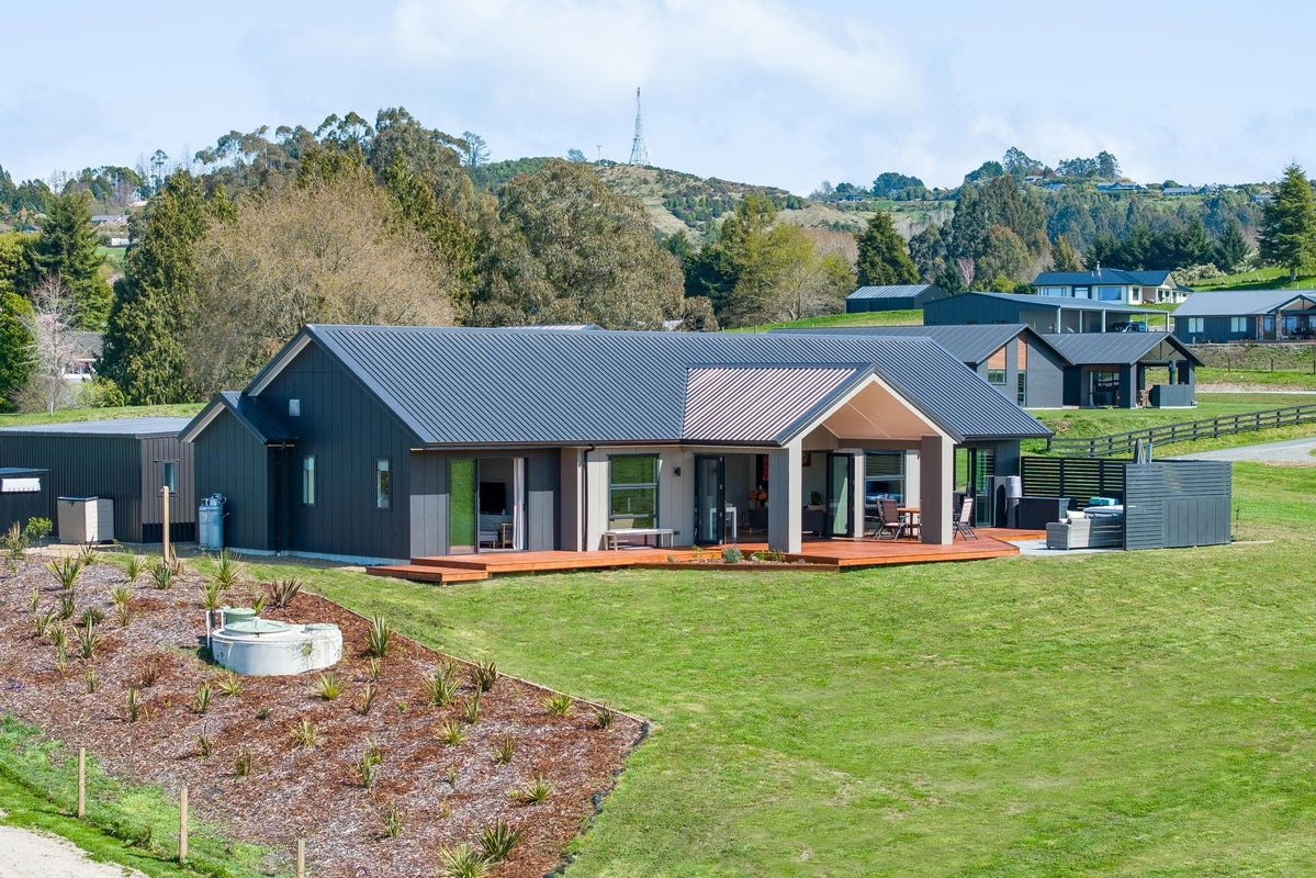 5 Vickers Way, Acacia Bay, Taupo - Carousel 1
