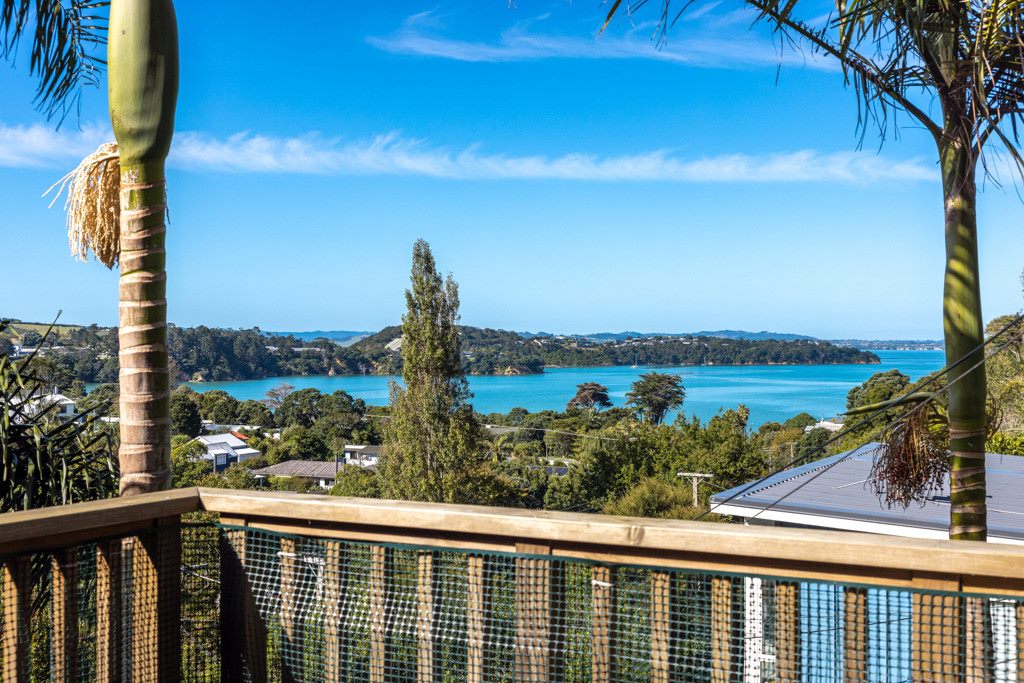 10 Lannan Road, Surfdale, Waiheke Island - Carousel 1
