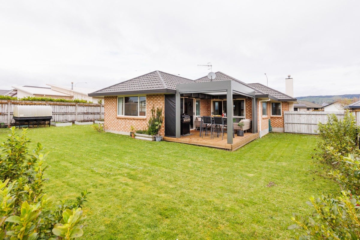 163 Pacific Drive, Fitzherbert, Palmerston North - Carousel 36
