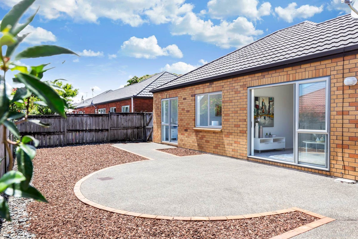 8 Kilmarnock Avenue, Ranui, Auckland - Carousel 2