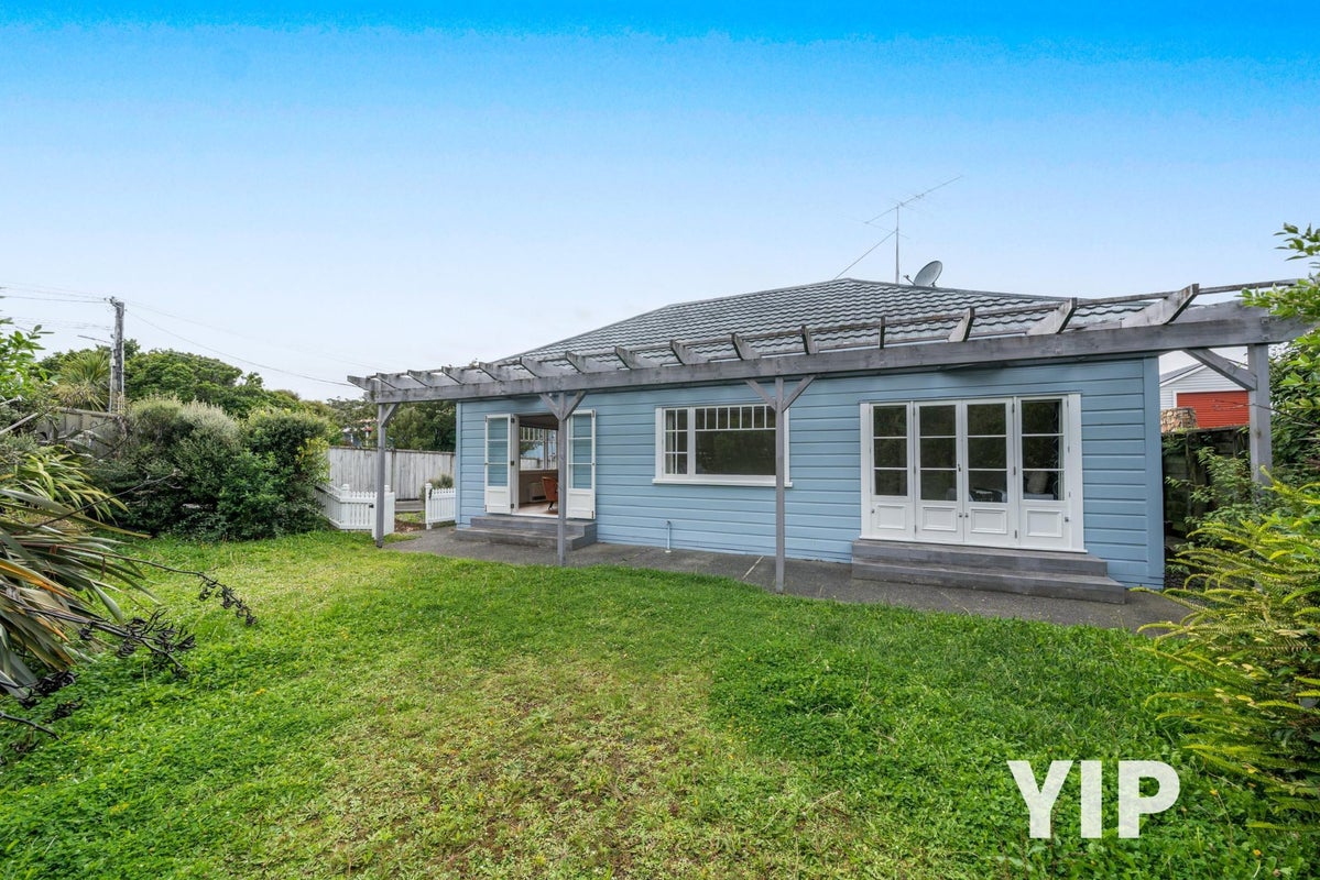 36 Middleton Road, Johnsonville, Wellington - Carousel 1