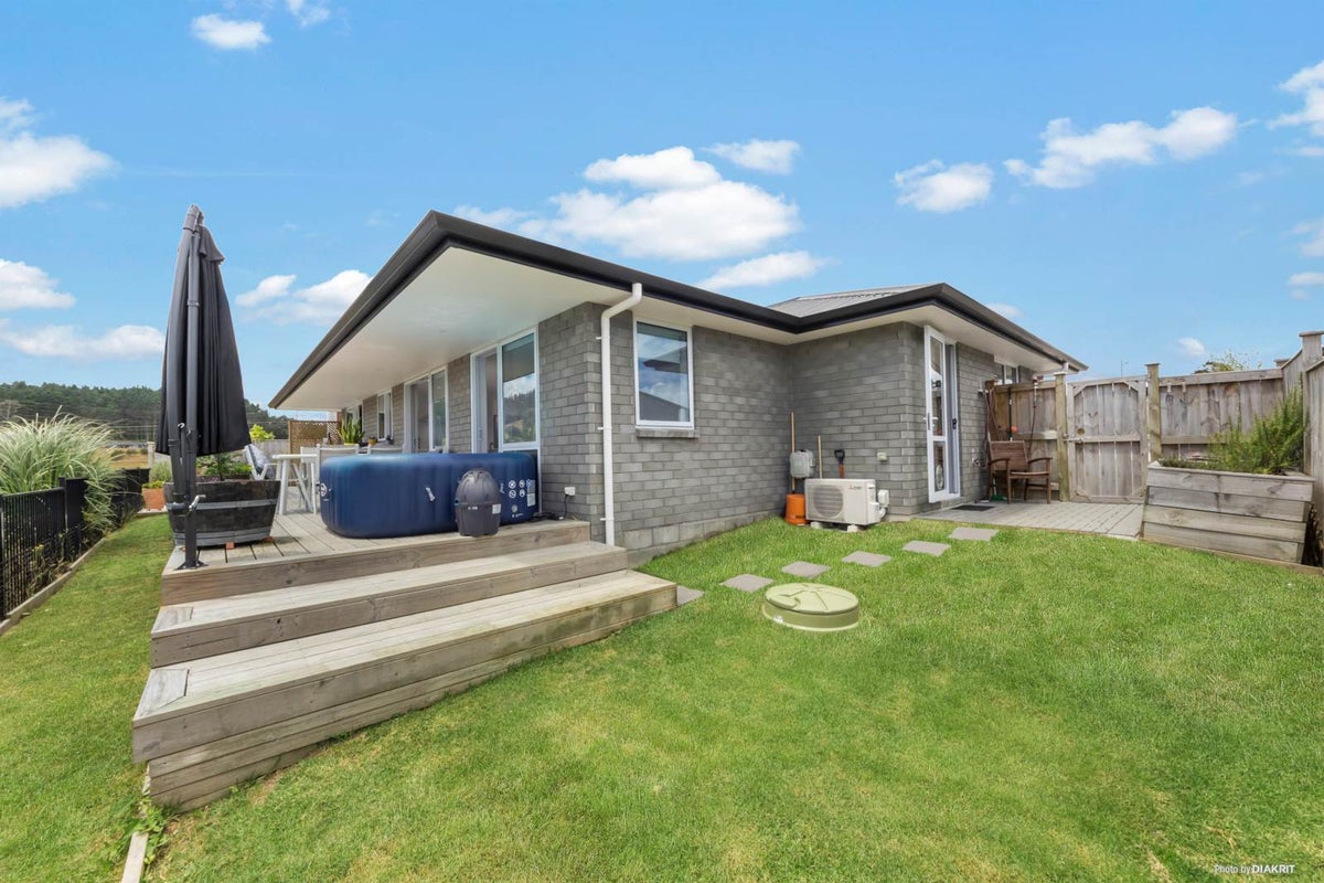 26 Jeroboam Loop, Kumeu - Carousel 1