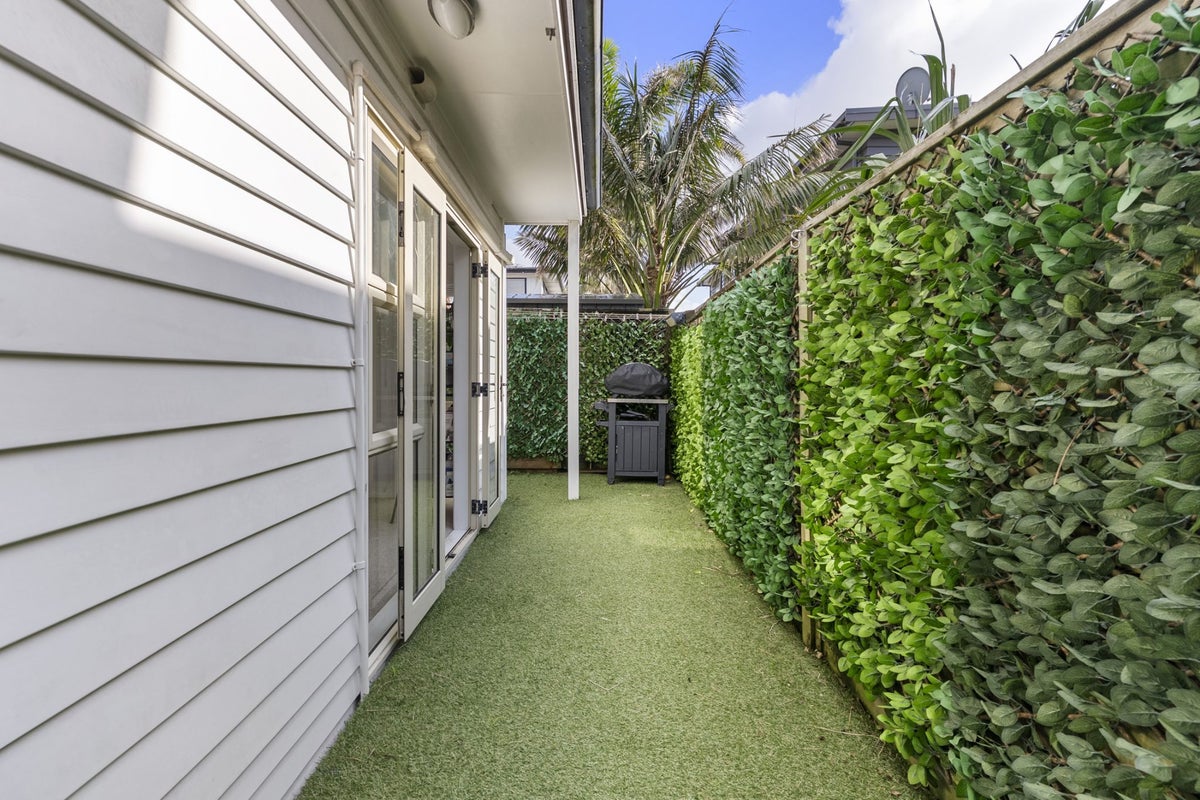 2/231 Hurstmere Road, Takapuna, Auckland - Carousel 19