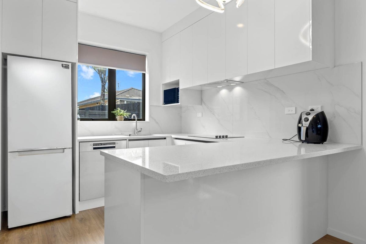 1/101 Botany Road, Botany Downs, Auckland - Carousel 2