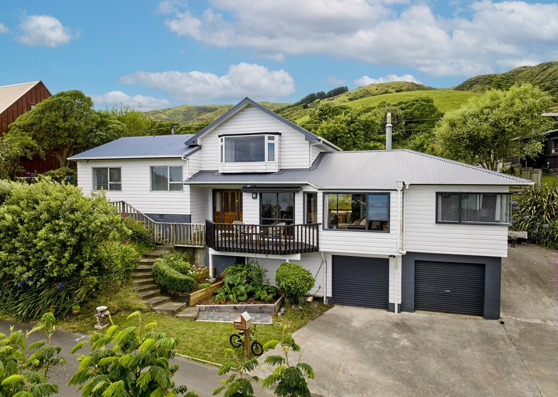 18 Te Pari Pari Road, Pukerua Bay, Porirua - Carousel 2