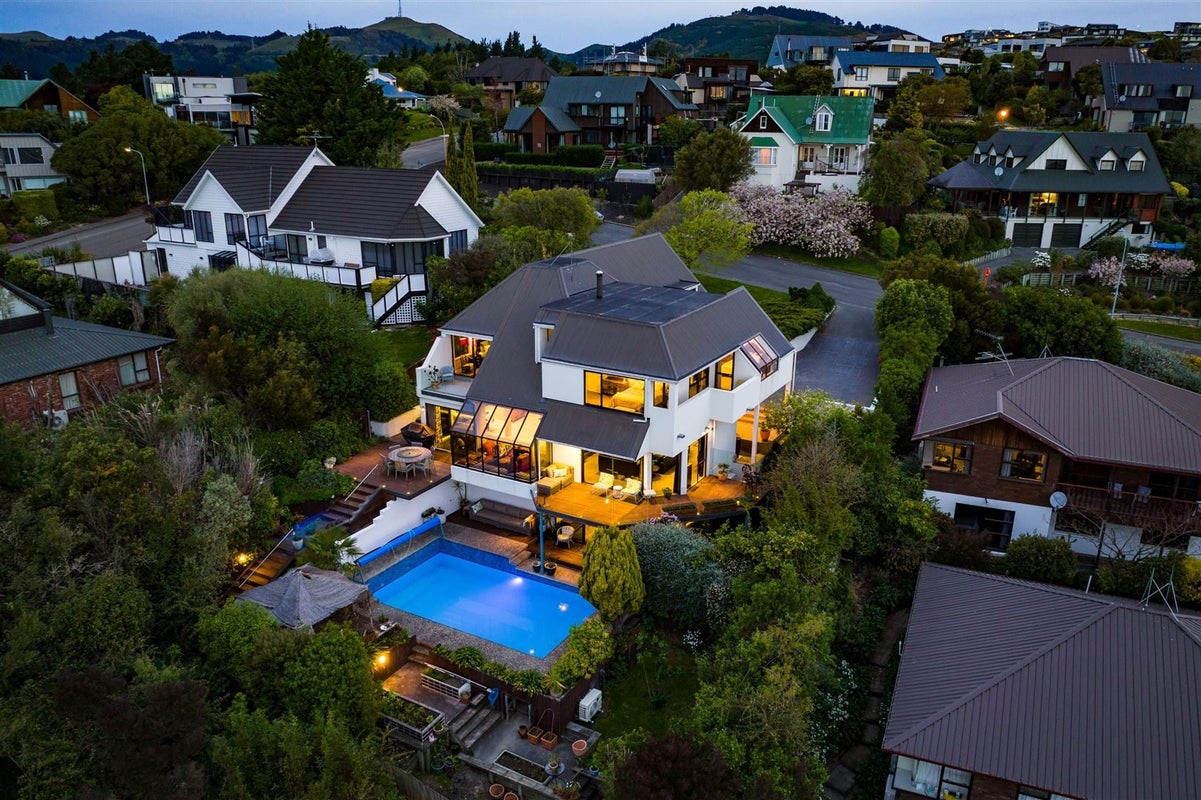 4 Petworth Place, Westmorland, Christchurch - Carousel 1
