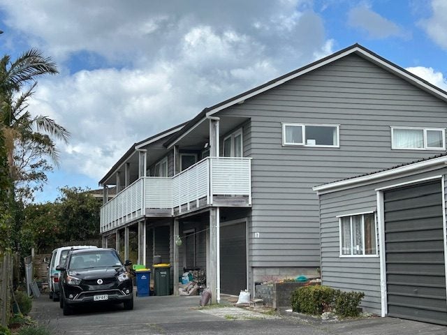 17 Rothesay Bay Road, Rothesay Bay, Auckland - Carousel 2