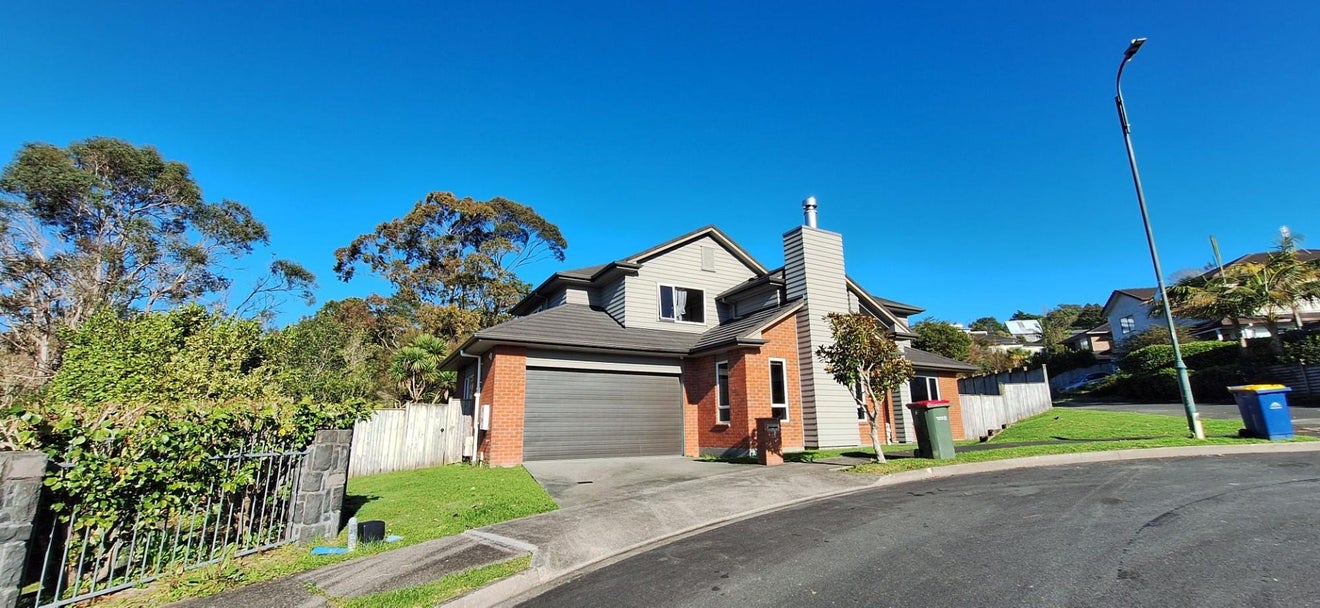 38 Borneo Drive, Fairview Heights, Auckland - Carousel 1