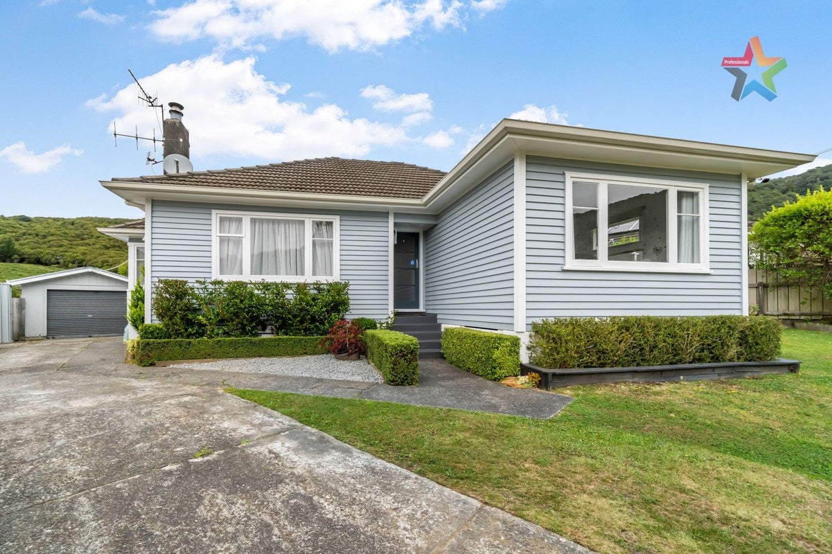 35 Lees Grove, Wainuiomata, Lower Hutt - Carousel 1