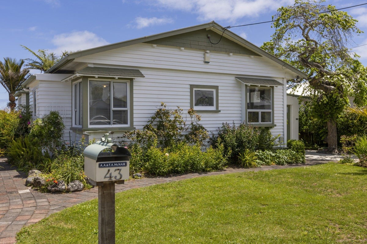 43 Dorset Avenue, Westown, New Plymouth - Carousel 1